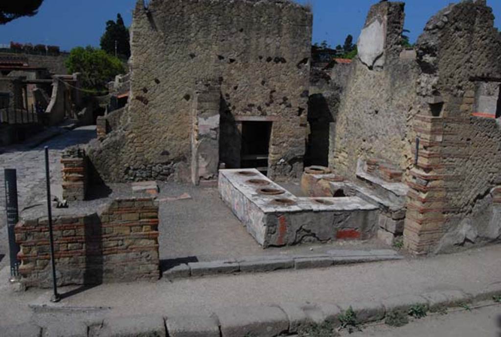 IV.15, Herculaneum, June 2008. Looking south to entrance across Decumanus Inferiore, with Cardo V, on left. Photo courtesy of Nicolas Monteix.